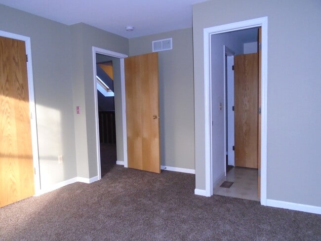 Building Photo - 615 N 4th St