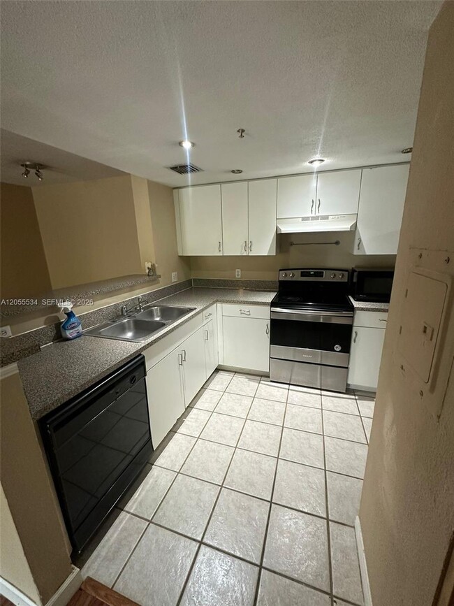 Building Photo - 5035 Wiles Rd