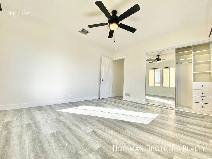 Building Photo - 441 1/2  N Hayworth Ave -A