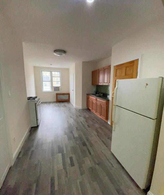 Primary Photo - 2 bedroom in Glendale NY 11385