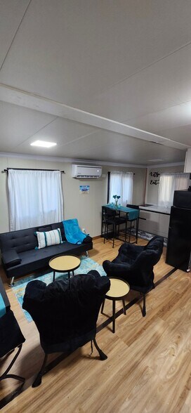 Building Photo - 2 W Nakoma