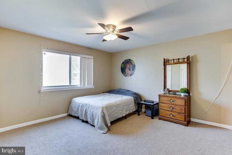 Building Photo - 2500 Markham Ln