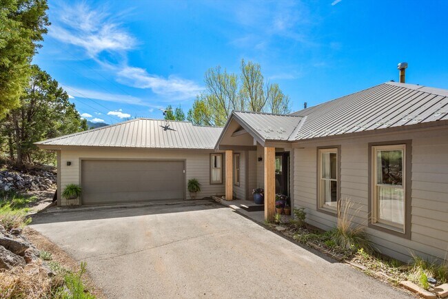 Building Photo - 258 Caballo St