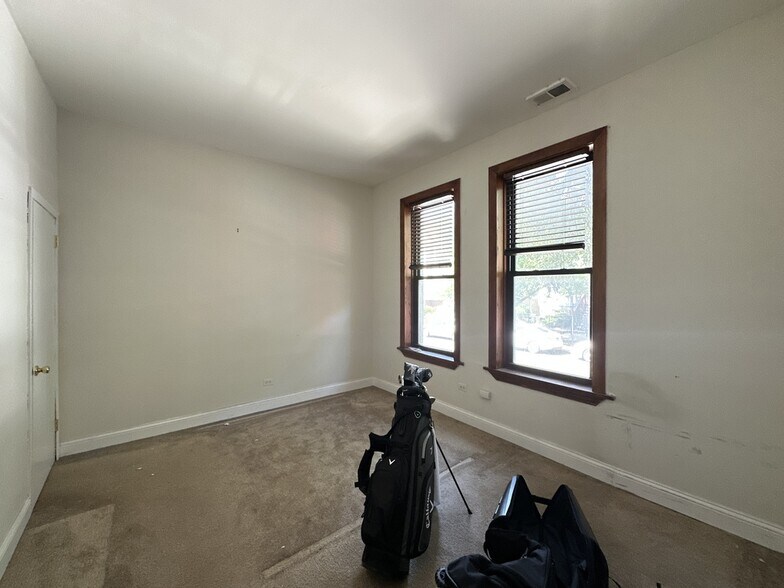 Building Photo - 1107 W Barry Ave