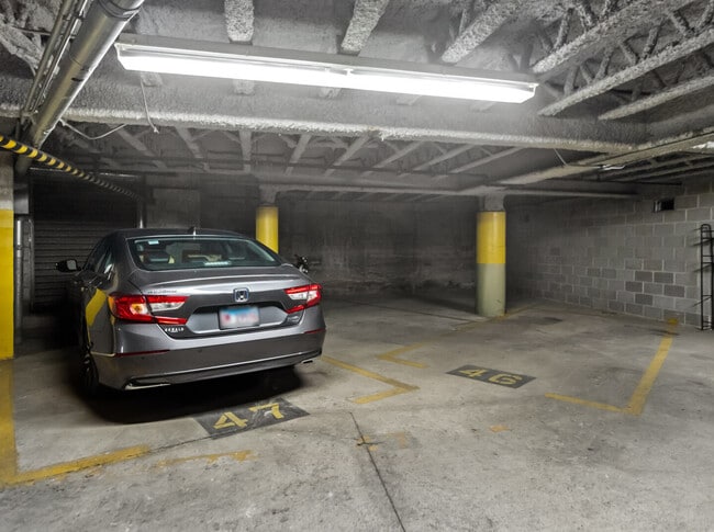 Building Photo - 1645 W School St