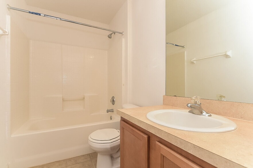 Building Photo - 1050 Bluegrass Dr