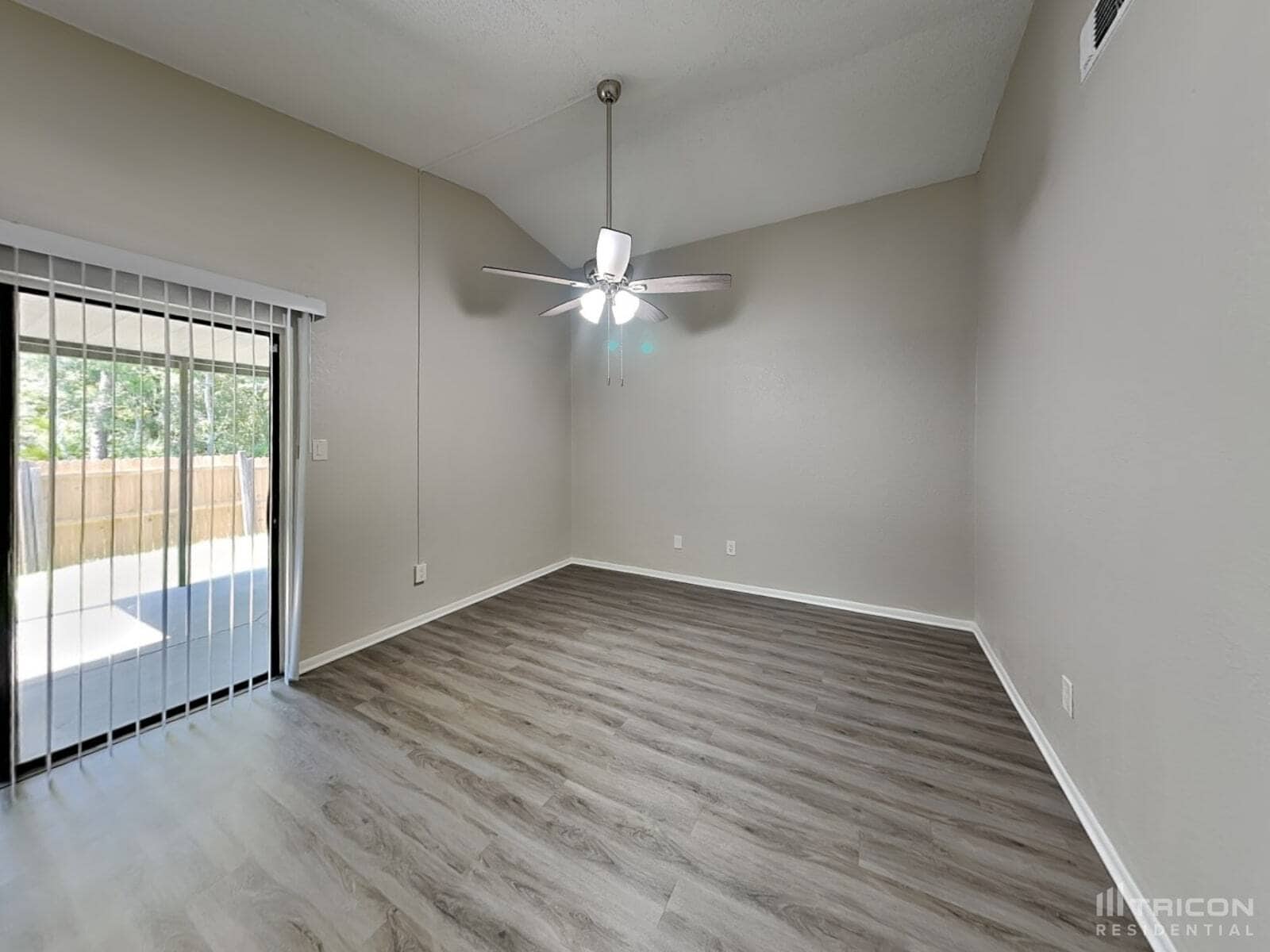 Building Photo - 860 N Lake Sterling Ct
