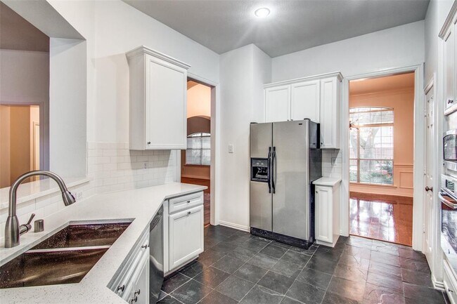 Building Photo - 6333 Westblanc Dr
