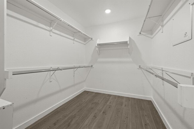 Building Photo - 2204 Founder Dr