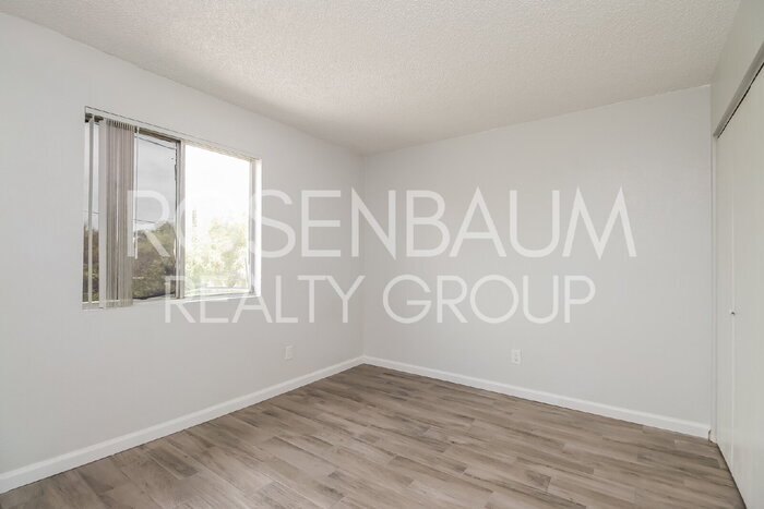 Building Photo - 1050 W University Dr