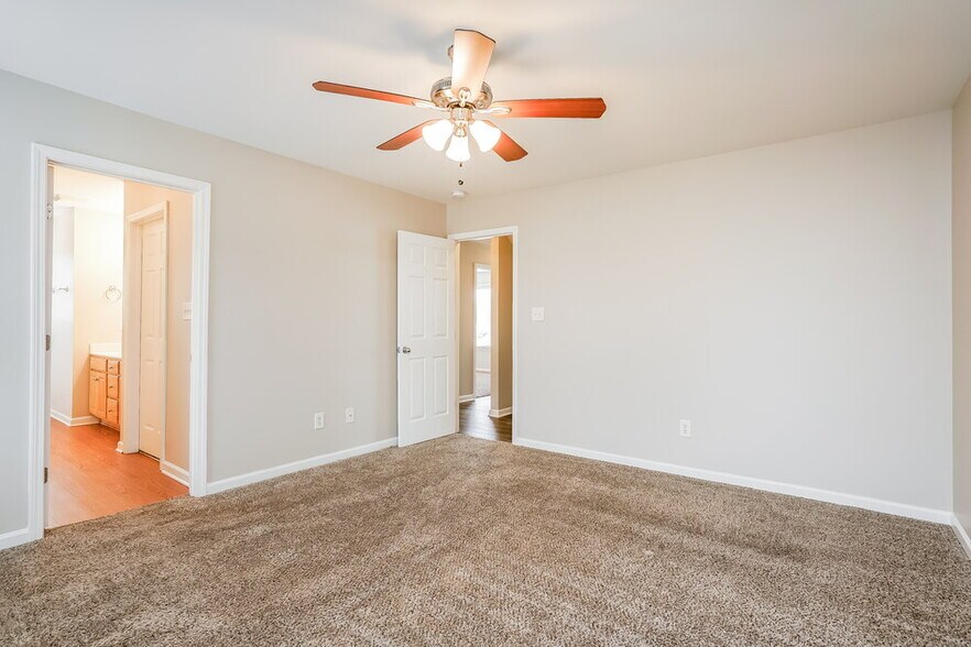 Building Photo - 180 Willowbrook Cir