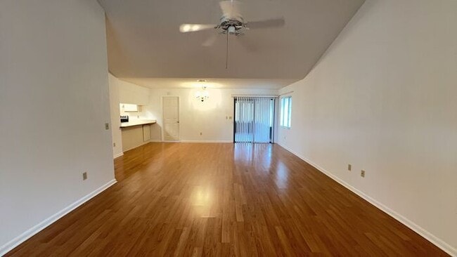 Building Photo - 3/2 home in Pine Lakes