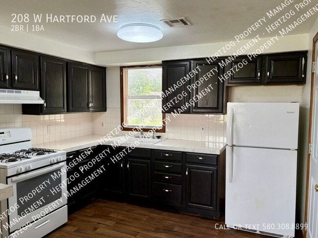Building Photo - 208 W Hartford Ave