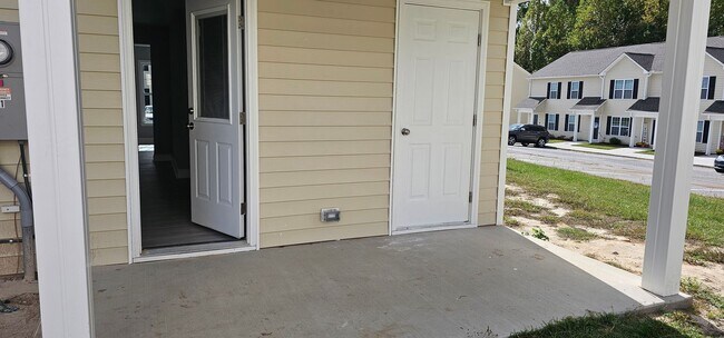 Building Photo - Newly Constructed 2 & 3 bedroom Cross Creek Townhomes in the heart of Greenville, NC