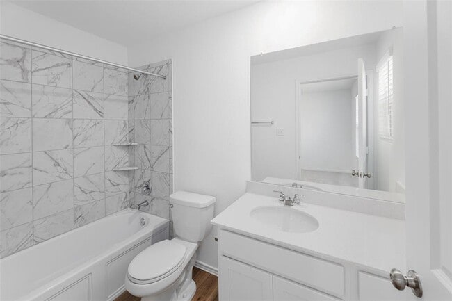 Building Photo - 627 Waterway Ave