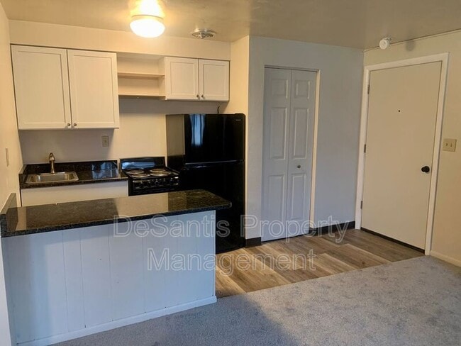 Building Photo - 404 Lunar Ln