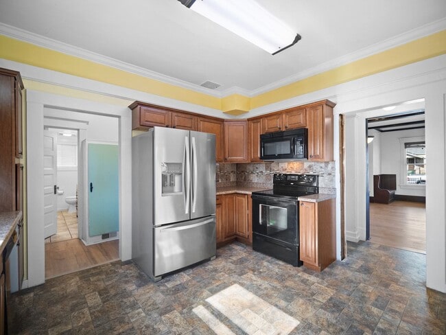 Building Photo - 4 Bed, 2 Bath Long Term Rental in GU District