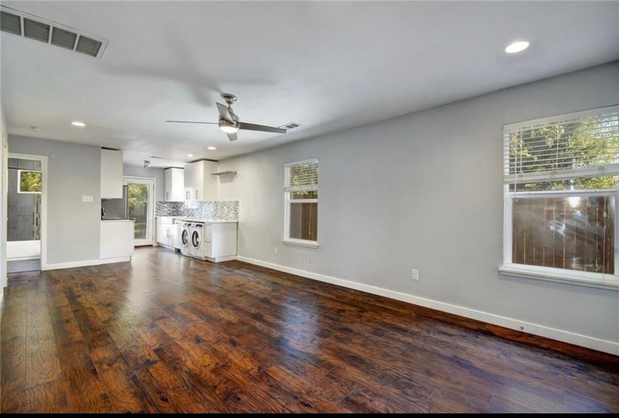 Building Photo - 1120 Estes Ave