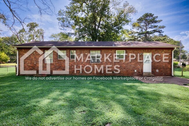 Building Photo - 4002 Summerhill Dr NW