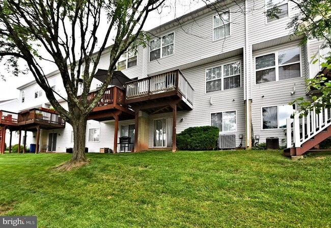 Building Photo - 4530 Louise St Claire Dr