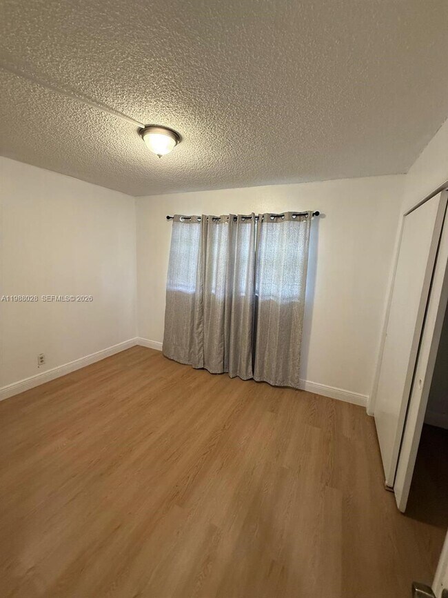 Building Photo - 220 SW 9th Ave