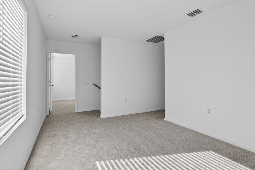 Building Photo - 1451 Neria Loop