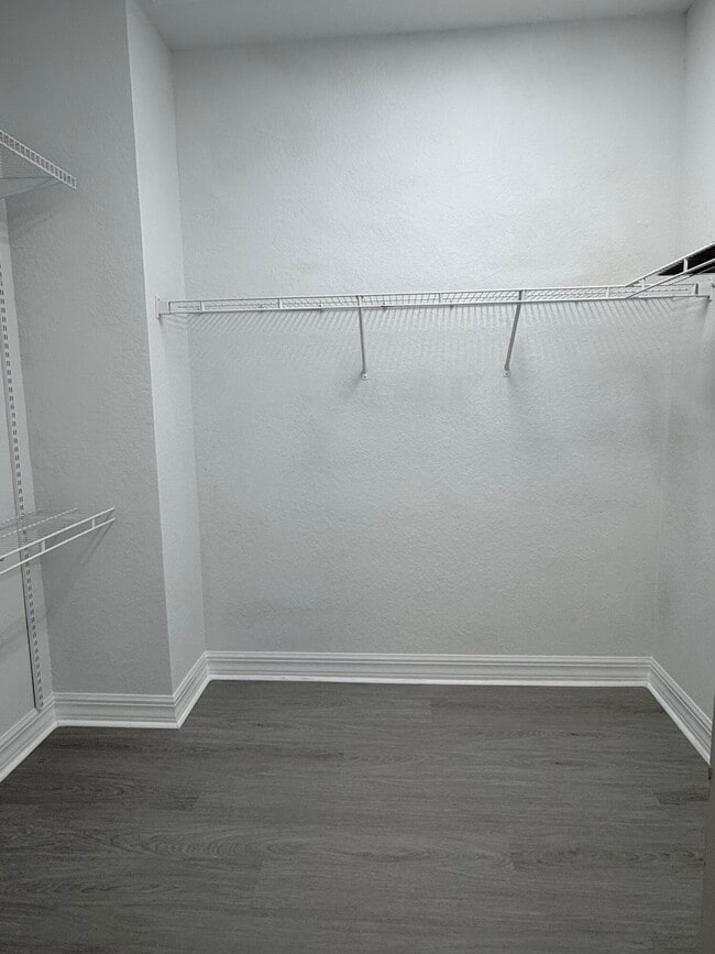 Building Photo - 820 Pipers Cay Dr