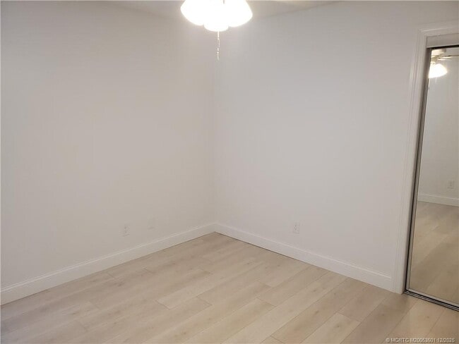 Building Photo - 3159 SW Sunset Trace Cir