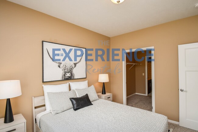 Building Photo - 7438 S Louise Ave