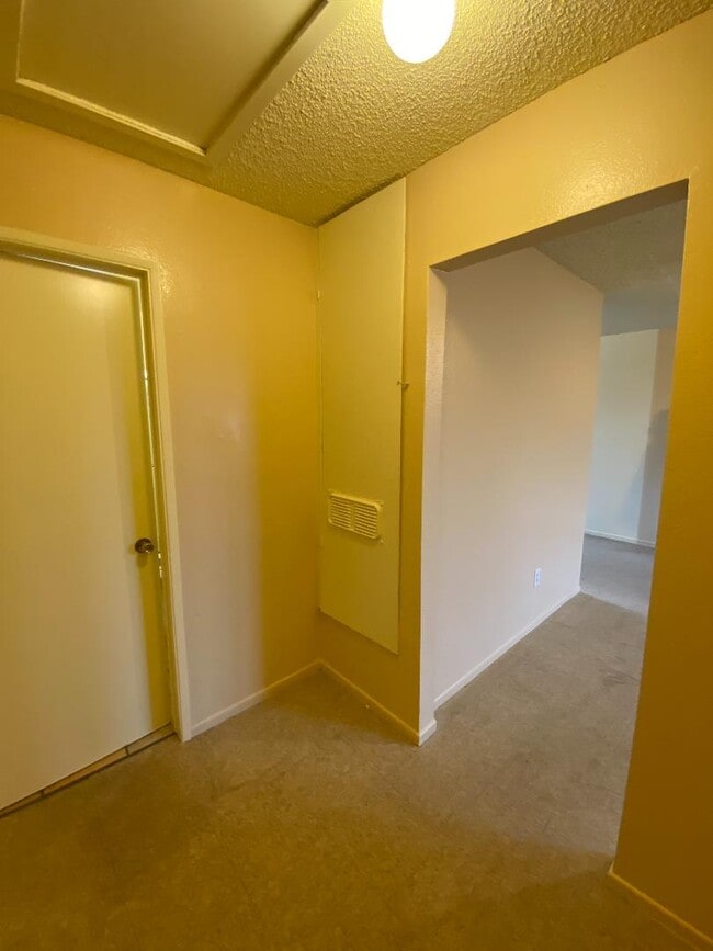 Building Photo - 15156 Elm Ct