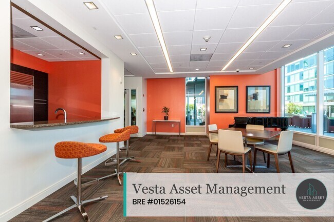 Building Photo - Luxurious High-Rise Living with Iconic San Francisco Views