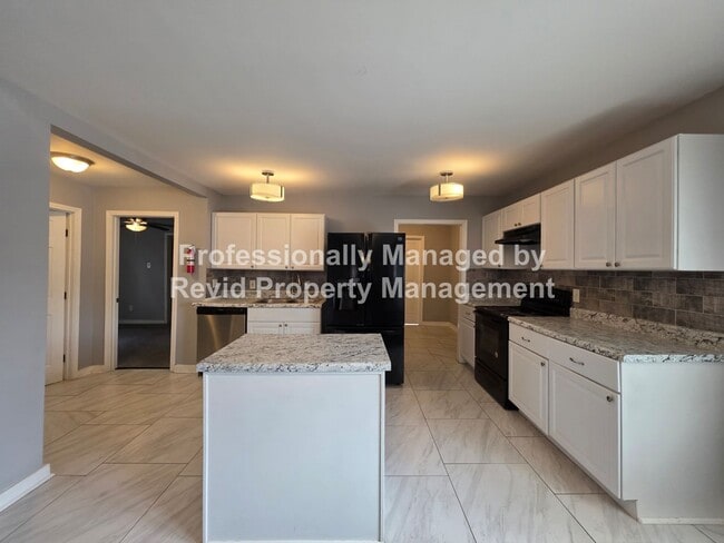 Building Photo - 3 Bed 1.5 Bathroom Home!!!!