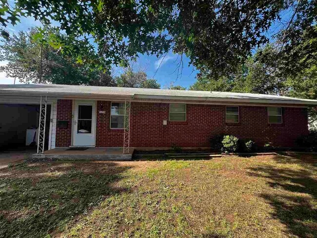 Primary Photo - 1204 E Spring St