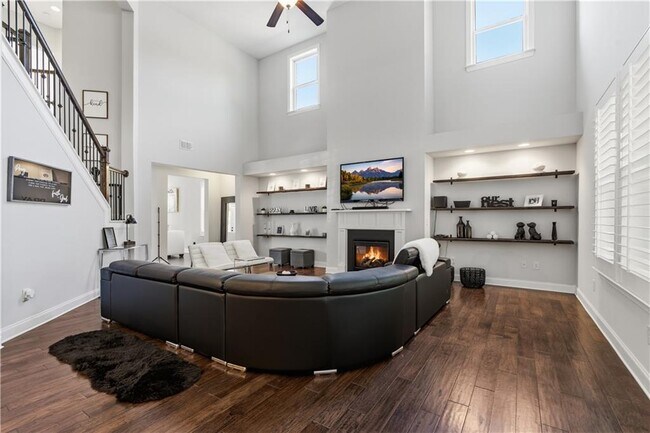 Building Photo - 2530 Maple Ridge Ln