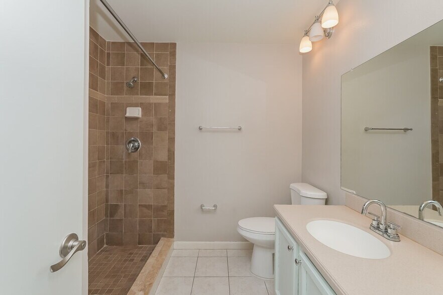 Building Photo - 936 Sunridge Point Dr