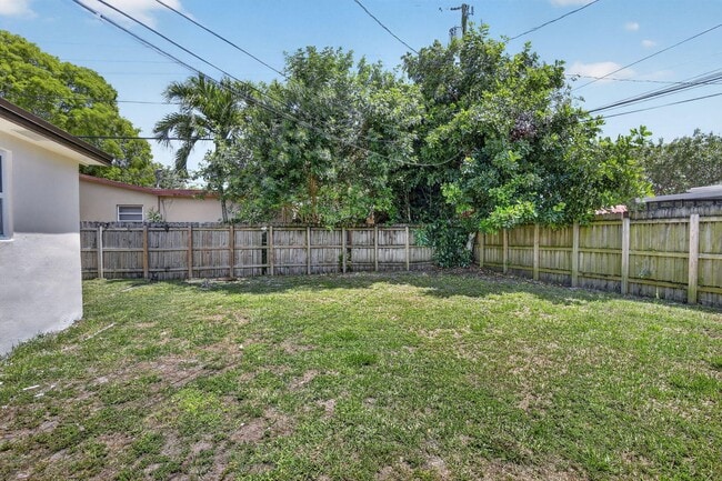 Building Photo - 2630 SW 49th Ct
