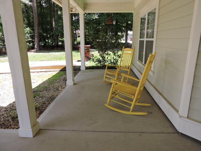 Building Photo - 124 Fairway Dr