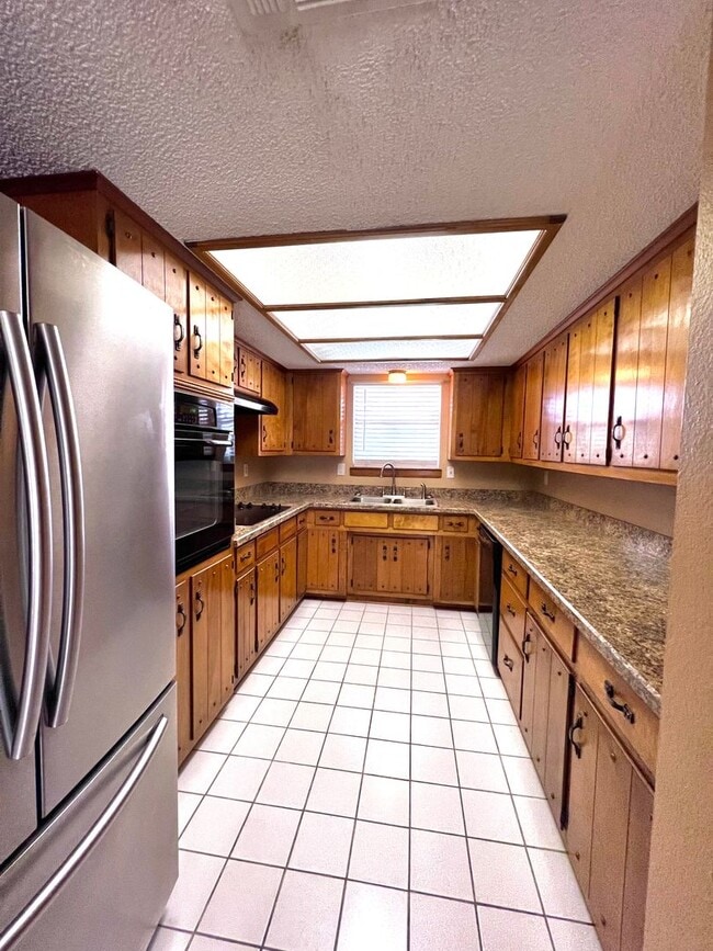 Building Photo - Comfortable 3/2 Home