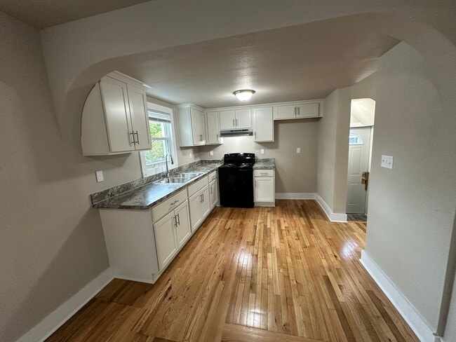 Building Photo - Renovated 2BR/1BA Rent to Own Home with Dr...