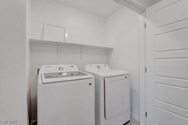 Building Photo - 933 Watford Pl