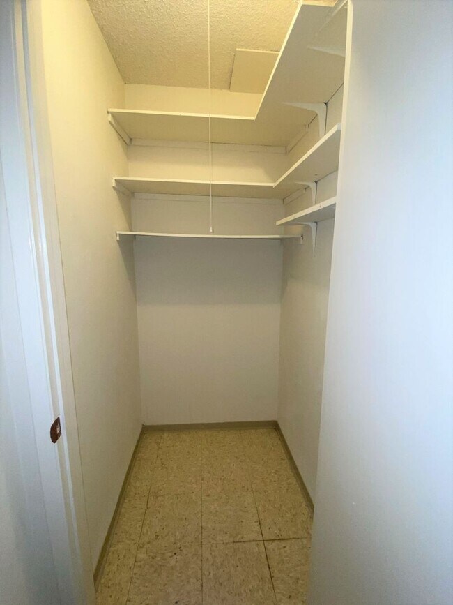 Building Photo - $500 MOVE IN SPECIAL!! One Bedroom Condo A...