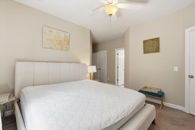Building Photo - 407 S Elgin Ct