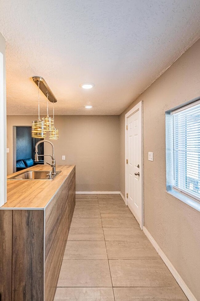 Building Photo - 268 Osuna Rd NW