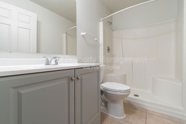 Building Photo - 208 Ichabod Ave