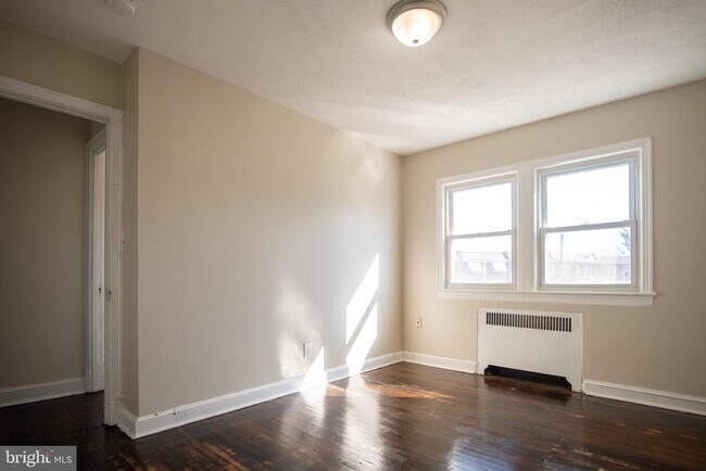 Building Photo - 1422 18th St SE