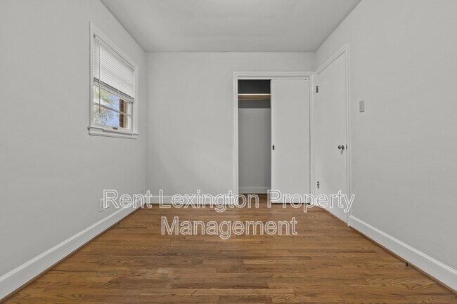 Building Photo - 265 Zandale Dr