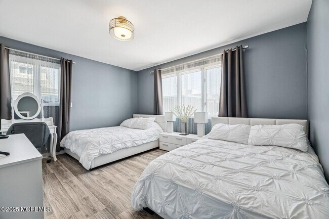 Building Photo - 385 Aldo Dr