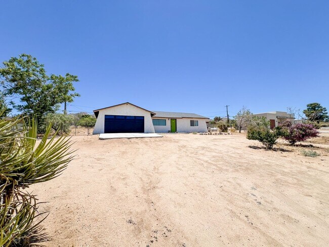 Building Photo - 60721 Alta Loma Dr