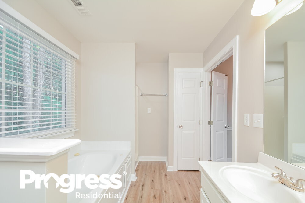 Building Photo - 4100 Mangrove Dr