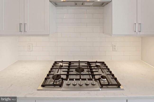 Building Photo - 203 Montgomery St